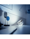 Lampe de table LED intelligente Iris argent lumière chaude allumée | leonleds