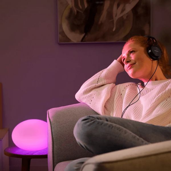 Lámpara sobremesa inteligente LED Flourish luz encendida| LeonLeds