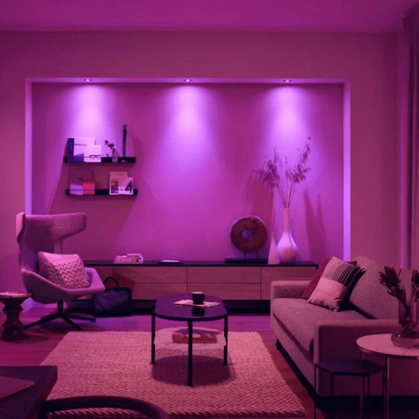 Pack de 3 focos inteligentes Centura aluminio Philips Hue encendidos| LeonLeds