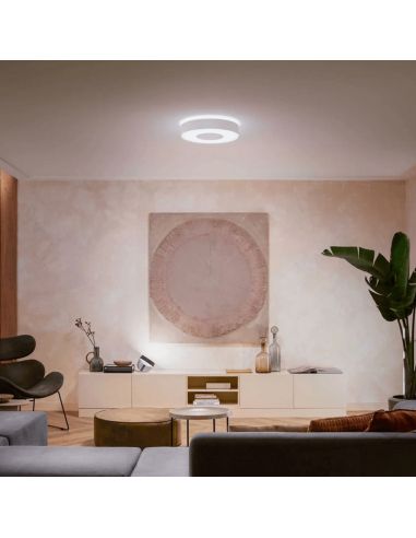 Plafón de techo LED inteligente Philips Hue Infuse M blanco en un salón