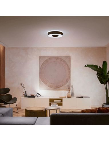 Lâmpada de teto LED inteligente Philips Hue Infuse M luz quente preta na sala de estar