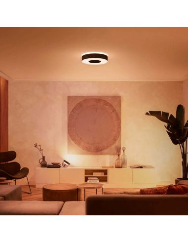 Plafón de techo LED inteligente Philips Hue Infuse M negro en un salón