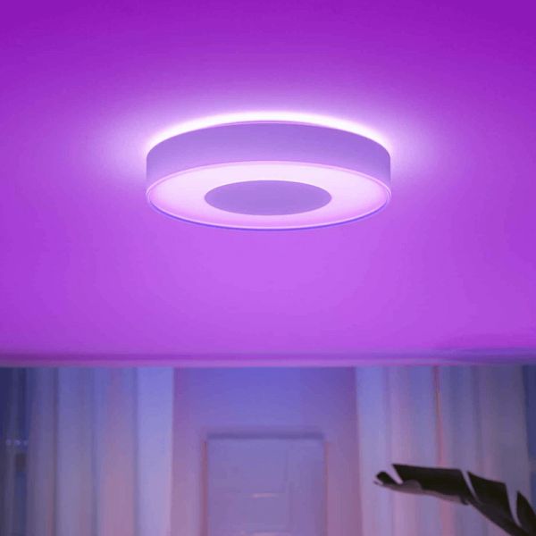 Philips Hue Infuse L lâmpada de teto LED inteligente detalhe branco luz rosa