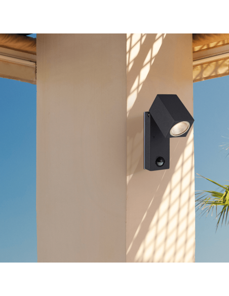 Aplique LED exterior orientable con sensor de movimiento Cala gris oscuro cuadrado 3000K 5,6W 610Lm IP54 ambiente 