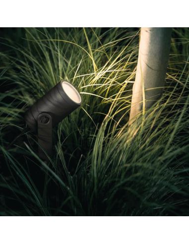 Foco LED extensible para exterior Lily negro caja producto en un jardín