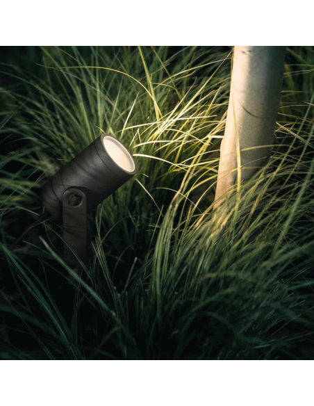 Foco LED extensible para exterior Lily negro caja producto en un jardín