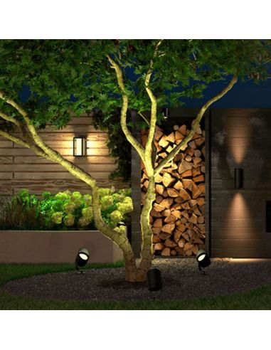 Holofote LED exterior Lily XL 15W capota amovível num espaço exterior