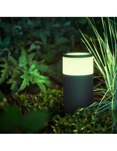Balise LED extérieure intelligente Calla, kit d'extension Noir allumé dans un jardin