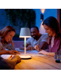 Lámpara de mesa portátil LED inteligente Hue Go blanco imagen ambiente