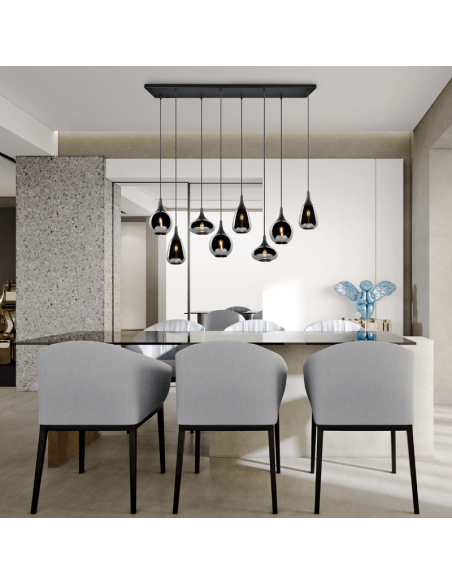 Luminária de teto suspensa preta vidro fumê 8 luzes 40W em uma sala de jantar