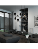 Lámpara de techo colgante negra vidrio ahumado 8 luces 40W en un salón comedor