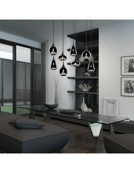 Lámpara de techo colgante negra vidrio ahumado 8 luces 40W en un salón comedor
