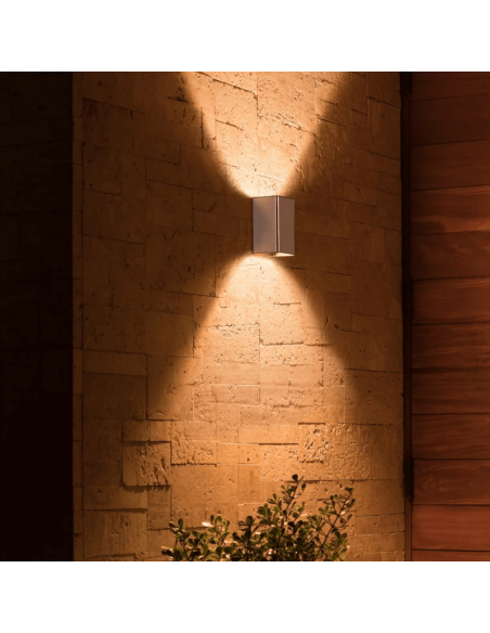 Aplique pared LED inteligente Resonate aluminio Philips Hue en el exterior