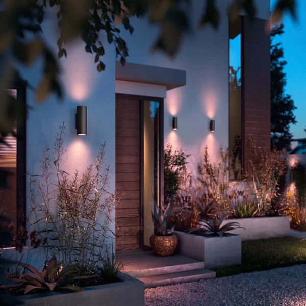 Aplique pared LED inteligente Appear negro Philips Hue luz cálida en exterior