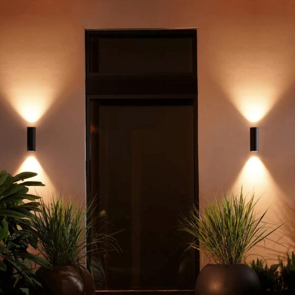 Aplique pared LED inteligente Appear negro Philips Hue en el exterior