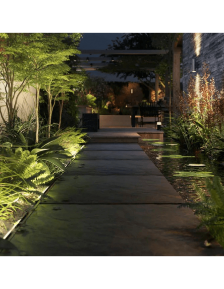 Refletor LED exterior linear Amarant preto inteligente 20W ligado no exterior