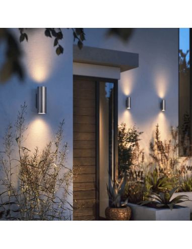Aplique de pared LED exterior inteligente Appear aluminio encendido en el exterior