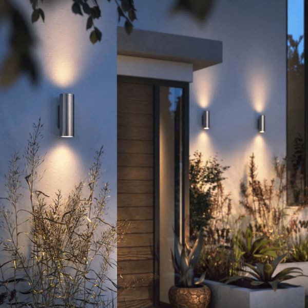 Aplique de pared LED exterior inteligente Appear aluminio encendido en el exterior