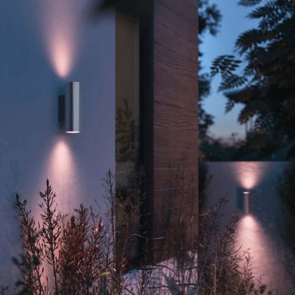 Aplique de pared LED exterior inteligente Appear aluminio luz rosa en el exterior