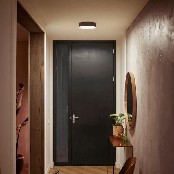 Lámpara de techo LED inteligente pequeña negra Enrave foto ambiente