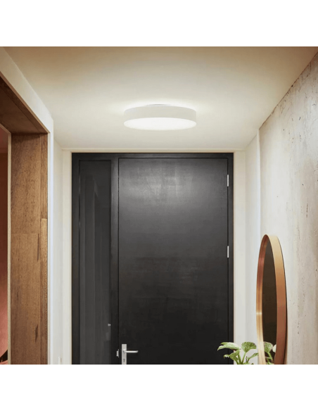 Plafonnier LED blanc intelligent Enrave medium au plafond d'un hall