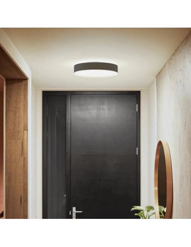 Plafón techo LED inteligente mediano Enrave negro en el techo de un hall