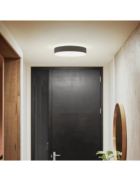 Plafón techo LED inteligente mediano Enrave negro en el techo de un hall