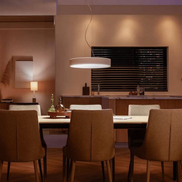 Lámpara techo LED inteligente Enrave blanco 33,5W foto ambiente encendida