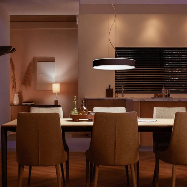Lámpara techo LED inteligente Enrave negro 33,5W foto ambiente
