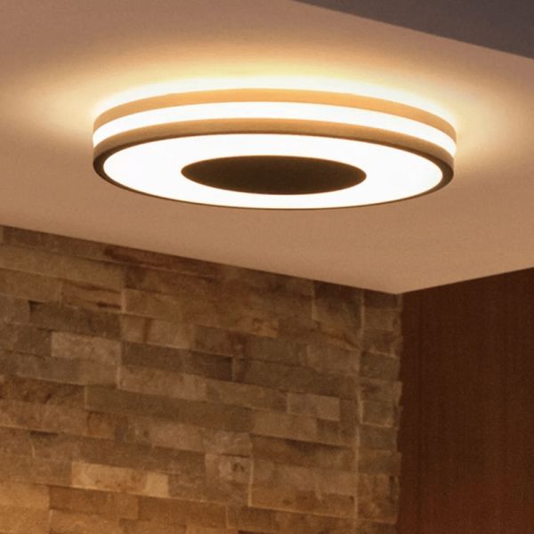 Plafonnier LED intelligent Etre noir 22,5W dans un plafond