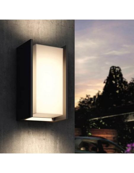 Aplique pared LED exterior inteligente Turaco antracita Hue en una pared exterior