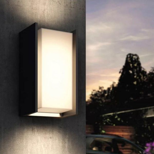 Aplique pared LED exterior inteligente Turaco antracita Hue en una pared exterior