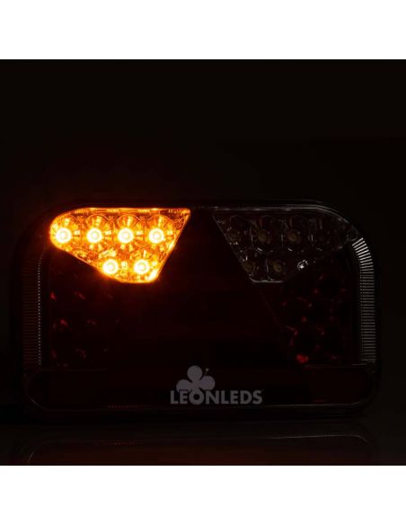 Lanterna traseira LED triangular com conector Bajonet de 5 pinos 6 funções FT-170 Fristom | leonleds