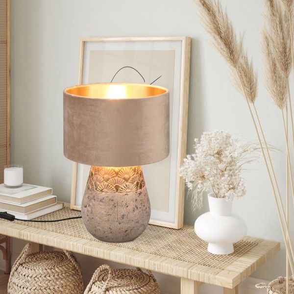 Lámpara LED de sobremesa cerámica y terciopelo beige Kiran 60W ambiente