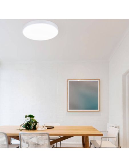 Grand plafonnier LED Waco rond blanc dans une salle à manger