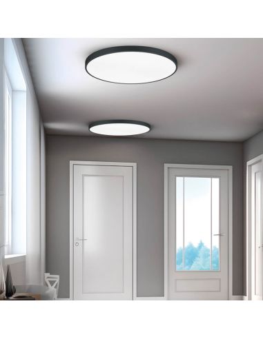 Waco grand plafonnier LED rond noir dans un couloir
