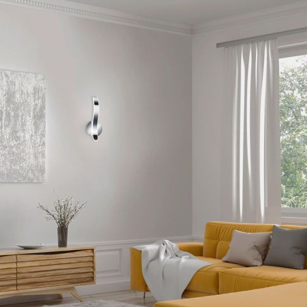 Aplique de pared LED Parma acabado metálico en un salón