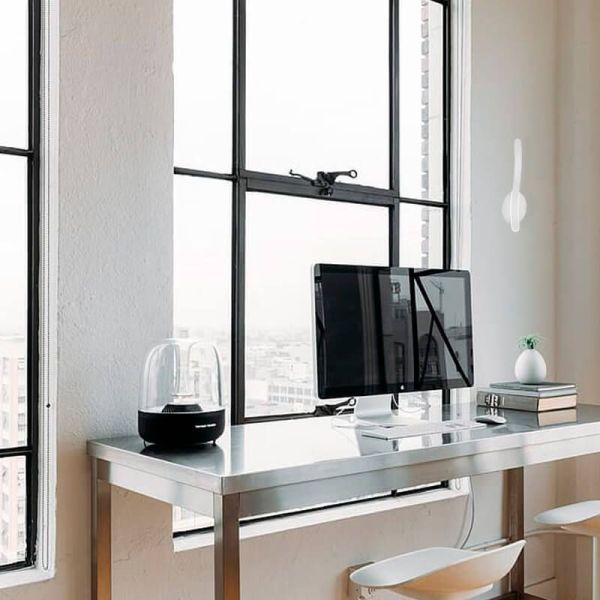 Aplique de pared LED Parma blanco en un salón