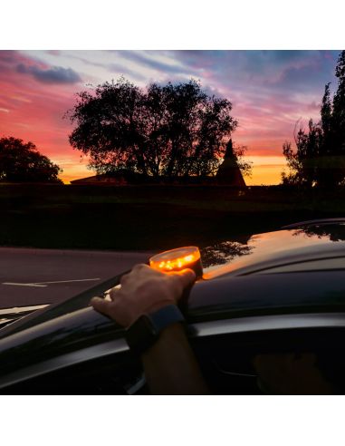 Balise V-16 homologuée connectée à DGT 3.0 IoT - vue dans la voiture