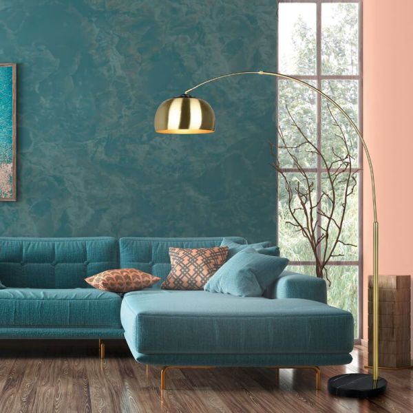 Lampadaire LED Arco Argentina avec base en marbre et bronze 60W dans un salon