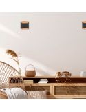 Applique LED Arino en métal et bois naturel dans un salon