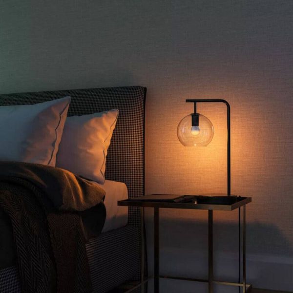 Pack 2 Bombilla esférica inteligente Philips Hue WA Luster en una lámpara