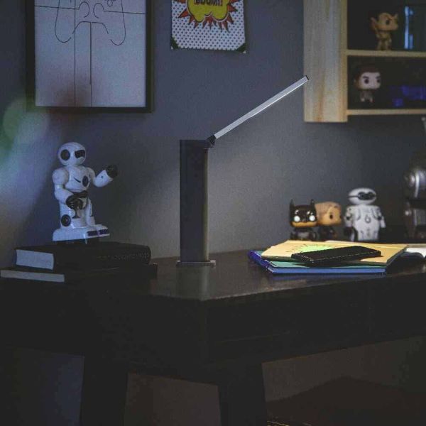 Flexo de mesa LED portable AMBER 5W USB 4000K blanco y negro ambiente