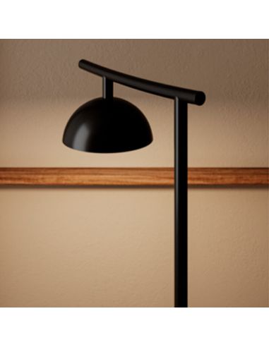 Lampe de table LED TANA avec finition noire mate réglable et détail tulipe