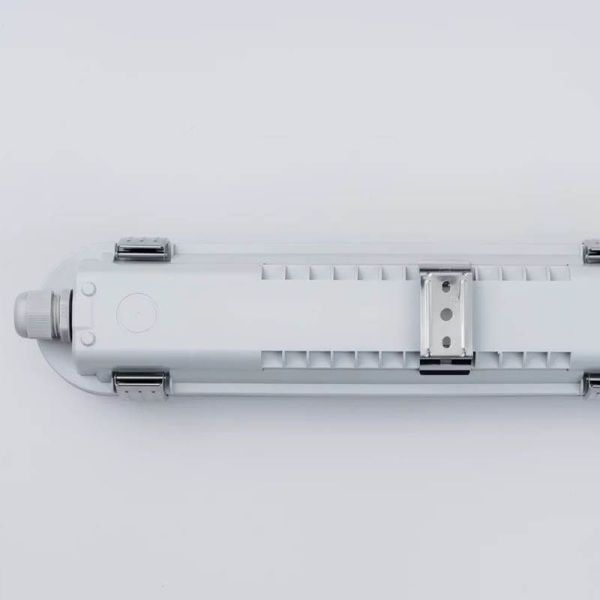 Écran LED étanche 32W Remplacement 2X36W 4 400Lm Gamme de performances LedVance | LéonLeds