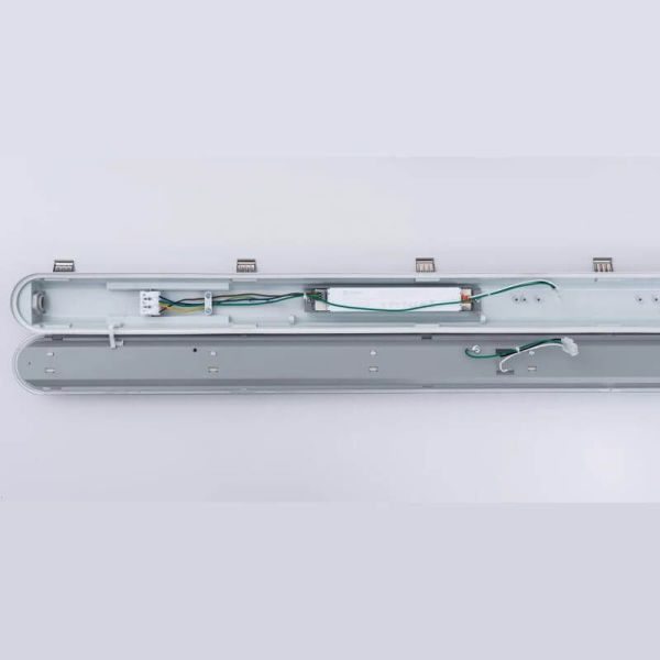 Écran LED étanche 32W Remplacement 2X36W 4 400Lm Gamme de performances LedVance | LéonLeds