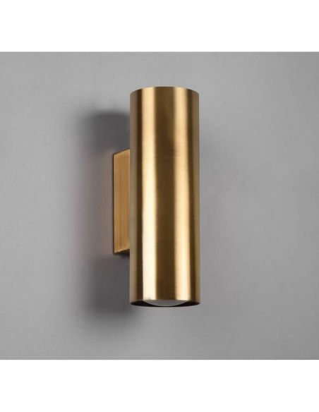 Aplique de pared CLEO cilíndrico, luz arriba-abajo color oro en una pared