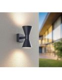 Aplique de parede externo ARDAS luminária ascendente em uma parede iluminada