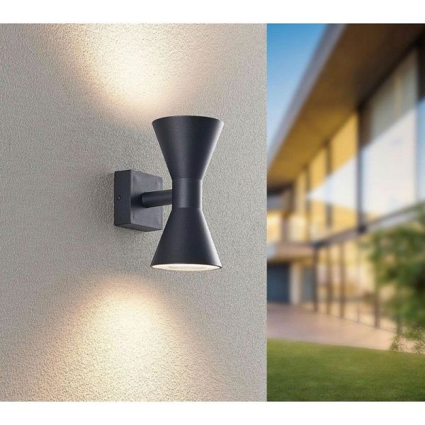 Aplique de parede externo ARDAS luminária ascendente em uma parede iluminada