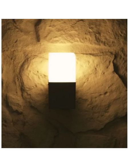 Aplique de pared exterior HUDSON en una pared